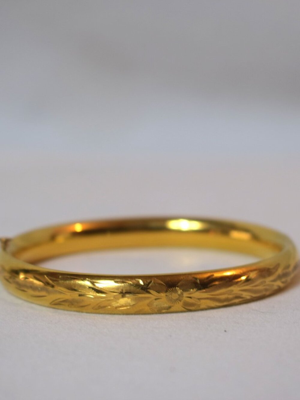 Vintage GoldTone Etched Hinged Push Lock Bracelet Bangle 7 inches (i)